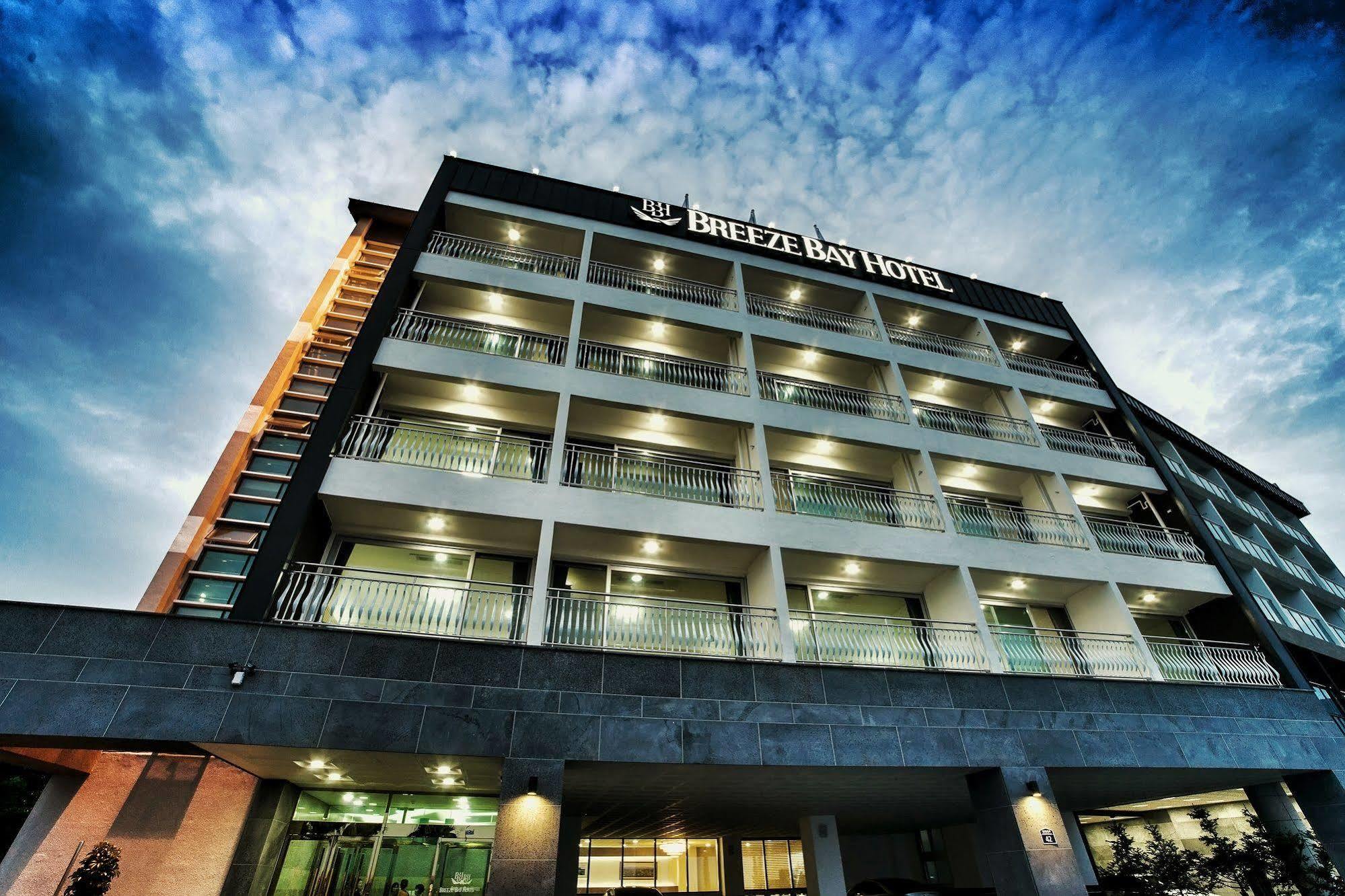 Breeze Bay Hotel مدينة سيوجويبو المظهر الخارجي الصورة