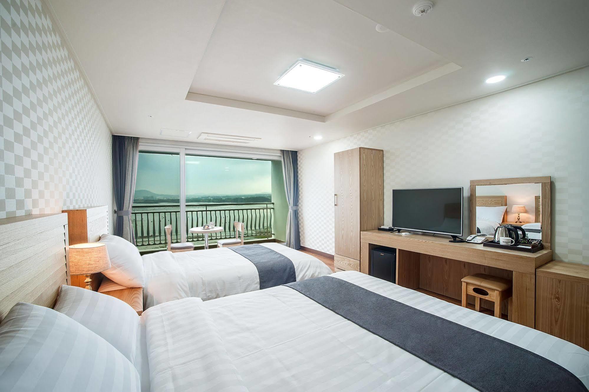 Breeze Bay Hotel مدينة سيوجويبو المظهر الخارجي الصورة